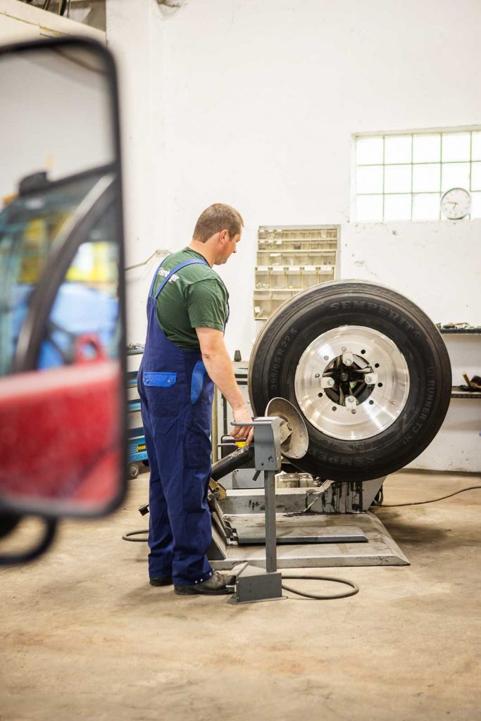 2849-10084 Foto von Team Herrnberger in der Halle
