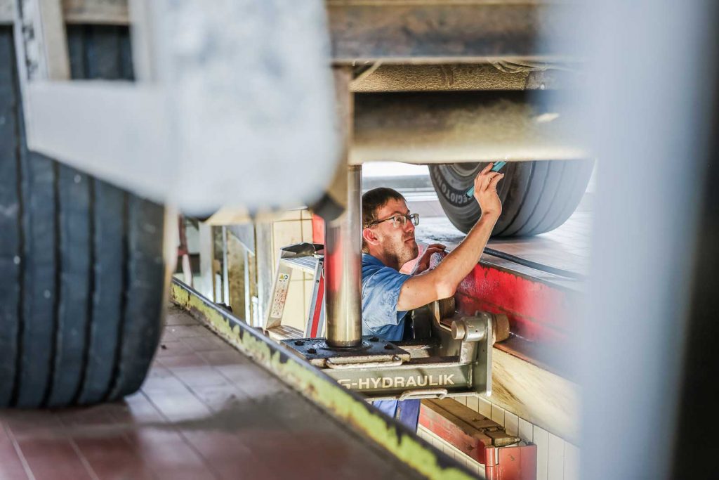 2849-10469 Foto von Team Herrnberger in der Halle