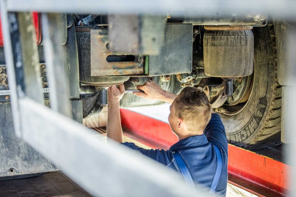2849-10482 Foto von Team Herrnberger in der Halle